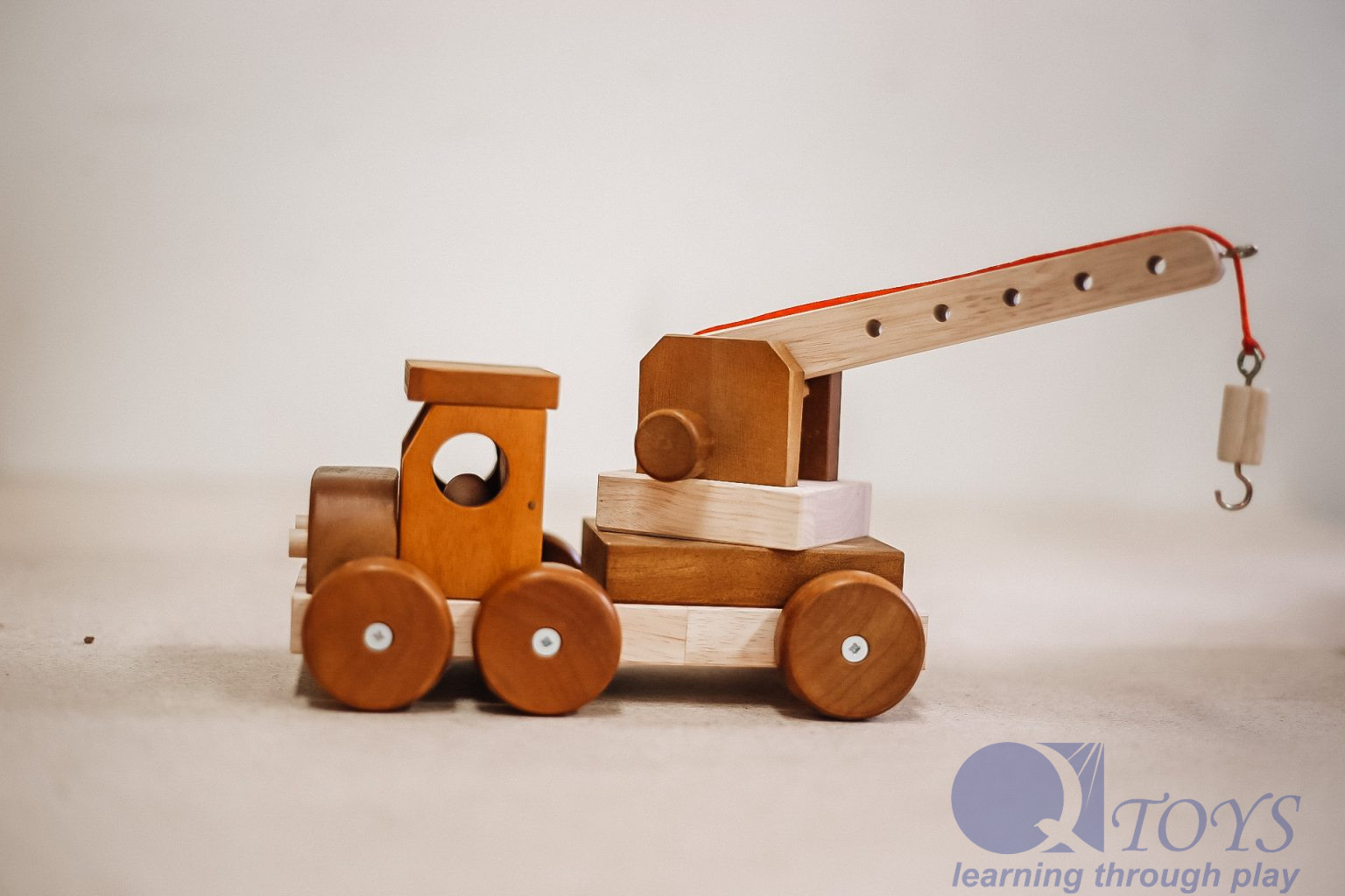 pintoy wooden crane