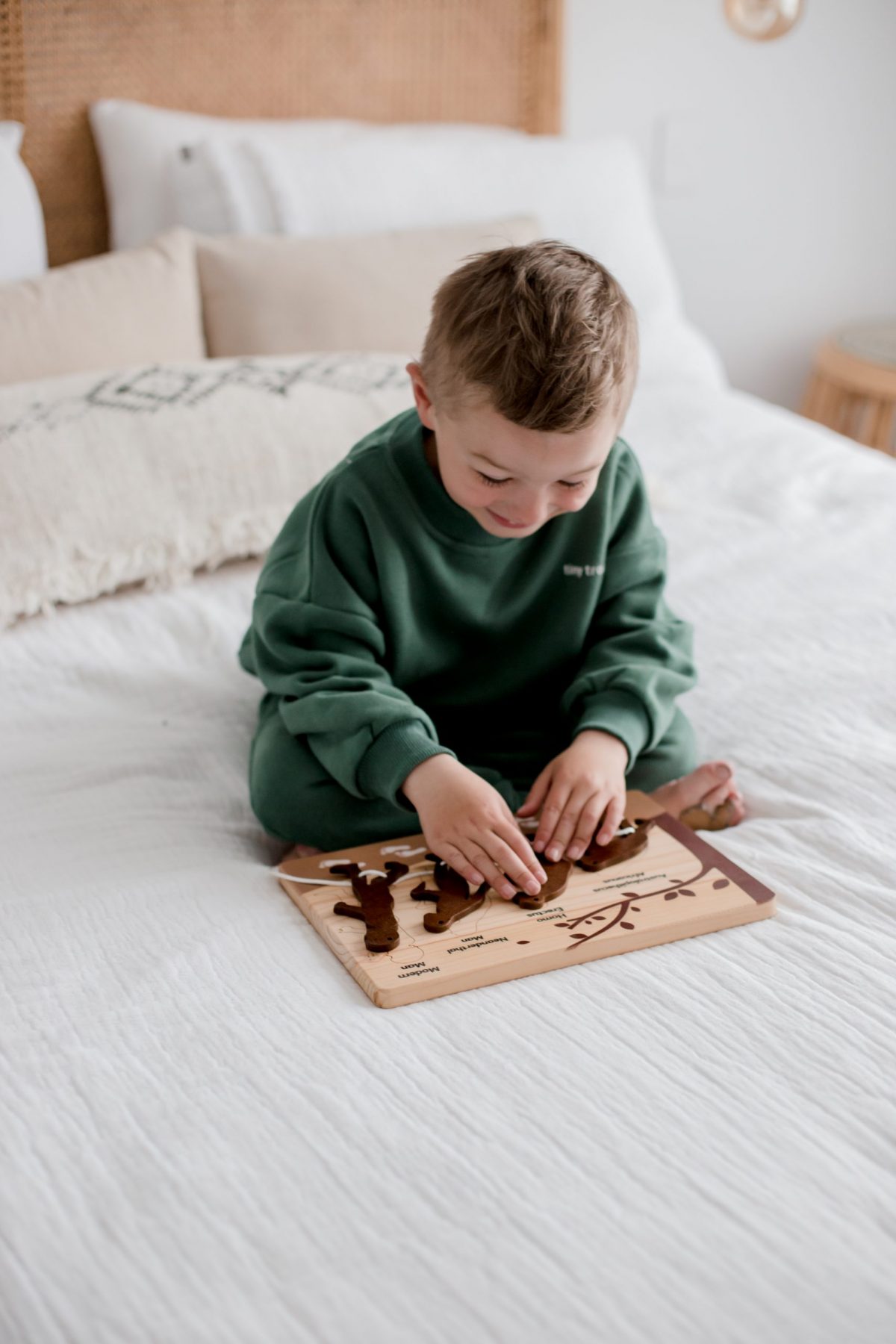 Human Evolution Puzzle & Lacing Set - Qtoys - Learning through Play